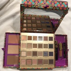 NIB Tarte tarteist trove Collectors set